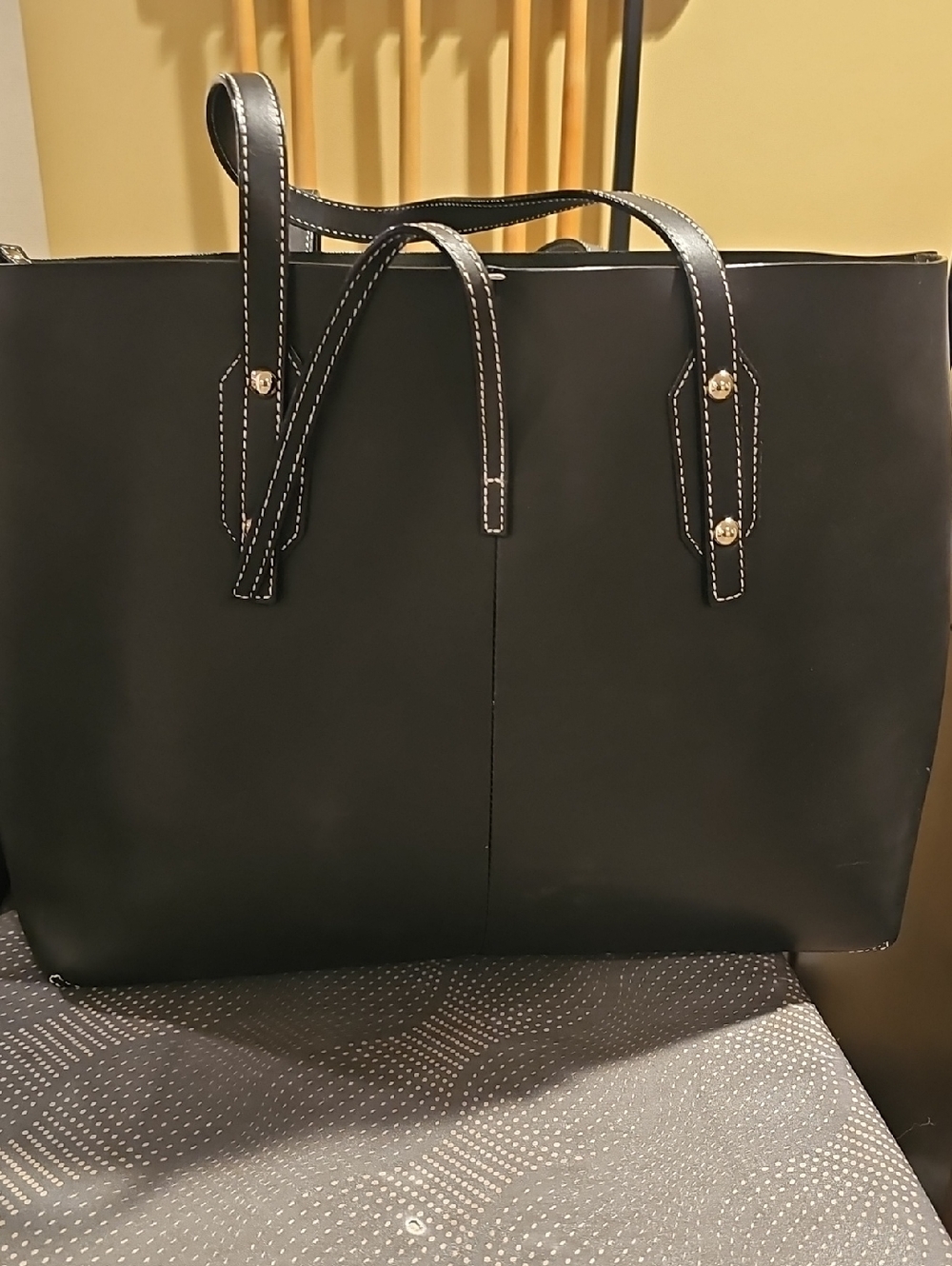 J MCLAUGHLIN Black Leather Tote with Wristlet...LIKE NEW - Picture 7 of 11